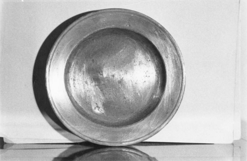 vaisselle : assiette, vue générale - © Ministère de la Culture (France), Médiathèque du patrimoine et de la photographie (objets mobiliers), tous droits réservés