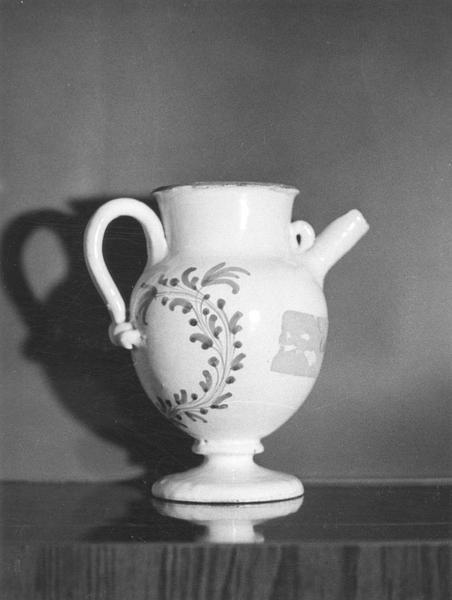pot à pharmacie (chevrette), vue générale - © Ministère de la Culture (France), Médiathèque du patrimoine et de la photographie (objets mobiliers), tous droits réservés