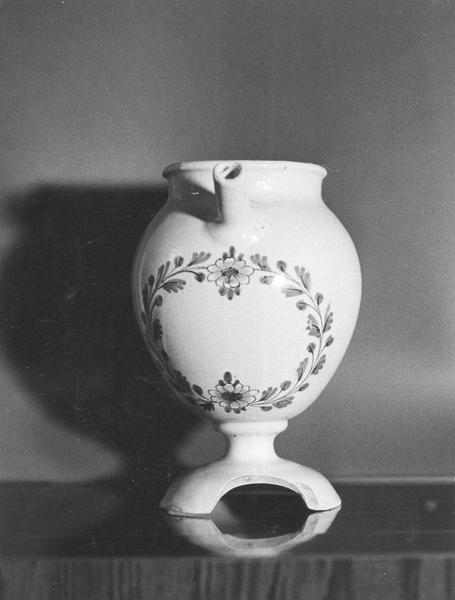 pot à pharmacie (chevrette), vue générale - © Ministère de la Culture (France), Médiathèque du patrimoine et de la photographie (objets mobiliers), tous droits réservés