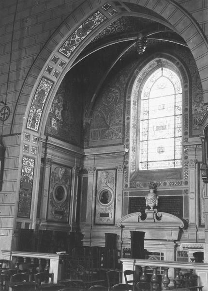 décor de la chapelle de la famille Boucicaut : autel, retable, 4 tableaux : Le Rosaire, Saint François d'Assise, Saint Jacques, Saint Dominique, monument funéraire, vue générale