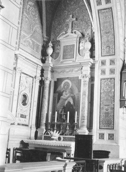 décor de la chapelle de la famille Boucicaut : autel, retable, 4 tableaux : Le Rosaire, Saint François d'Assise, Saint Jacques, Saint Dominique, monument funéraire, vue partielle