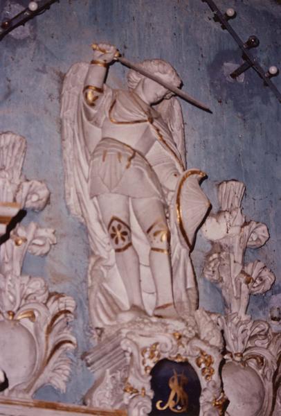 retable du maître-autel, détail : statue de Saint Michel,