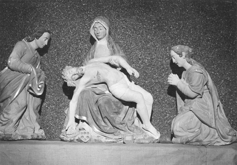 groupe sculpté : Vierge de Pitié, vue générale