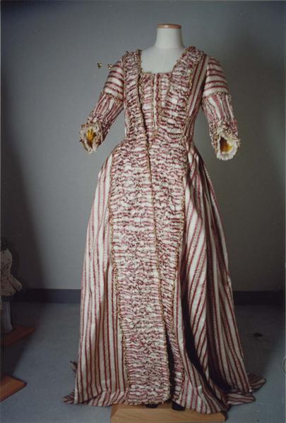 robe à la française, vue générale