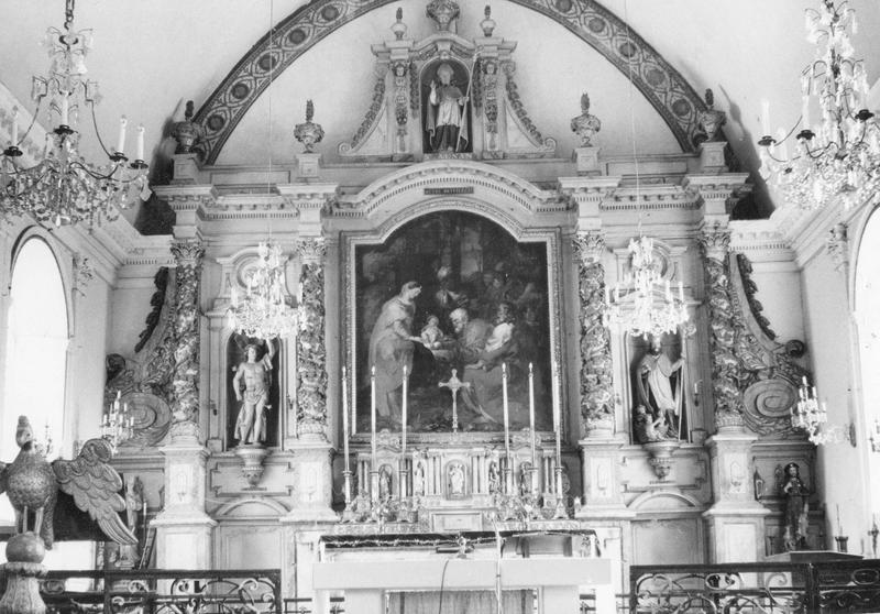 maître-autel, tabernacle, 5 statuettes : Le Bon Pasteur, Saint Laurent, Saint Aignan, Saint Roch, Sainte Barbe, retable, tableau : L'Adoration des Mages, 3 statues : Saint Nicolas, Saint Sébastien, Saint Aignan, vue générale