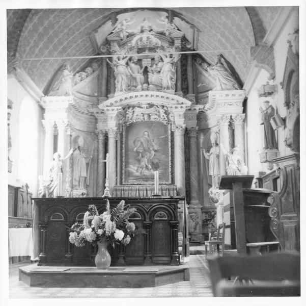 retable du maître-autel, tableau : L'Assomption, statues dont Saint Martin et Saint Nicolas, dais d'architecture, vue générale