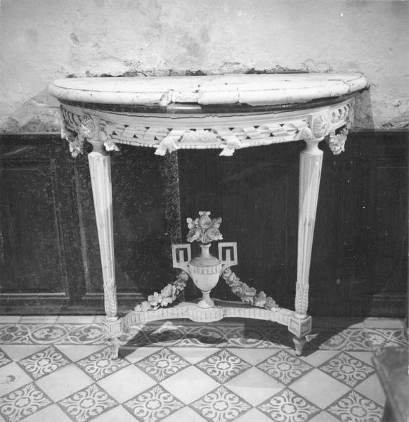 crédence (console), vue générale - © Ministère de la Culture (France), Médiathèque du patrimoine et de la photographie (objets mobiliers), tous droits réservés