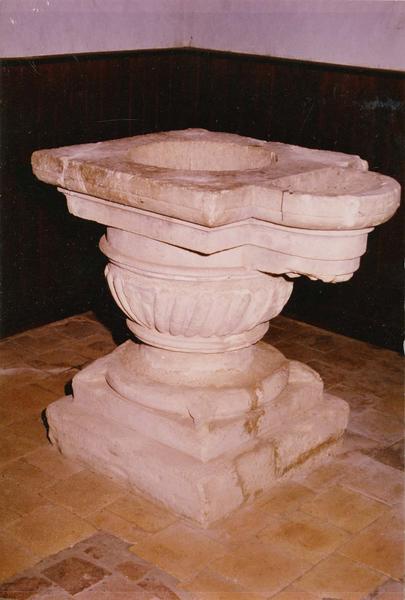 fonts baptismaux, vue générale