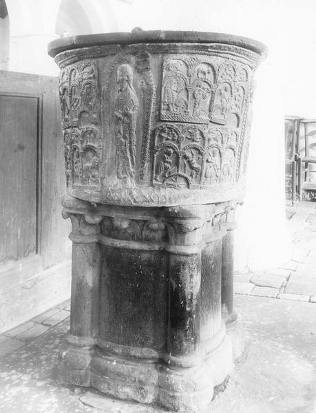 fonts baptismaux (cuve baptismale), vue générale - © Ministère de la Culture (France), Médiathèque du patrimoine et de la photographie (objets mobiliers), tous droits réservés