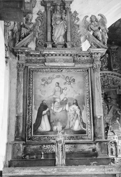 autel et retable latéral nord, tableau : Le Rosaire, 3 statues : Vierge à l'Enfant, Anges adorateurs, vue générale - © Ministère de la Culture (France), Médiathèque du patrimoine et de la photographie (objets mobiliers), tous droits réservés