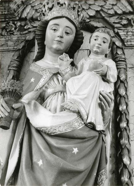 retable latéral, statue : Vierge à l'Enfant, vue partielle - © Ministère de la Culture (France), Médiathèque du patrimoine et de la photographie (objets mobiliers), tous droits réservés