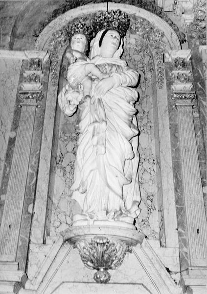 statue du retable du maître-autel : Vierge à l'enfant, vue générale