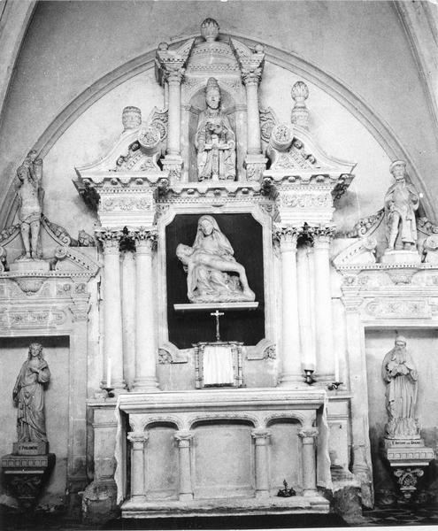 retable latéral nord, statues : La Trinité, Saint Sébastien, Saint Roch, vue générale - © Ministère de la Culture (France), Médiathèque du patrimoine et de la photographie (objets mobiliers), tous droits réservés