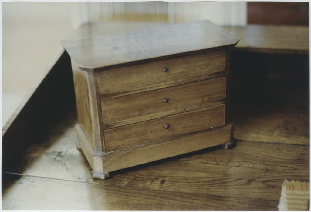 modèle réduit de commode - © Ministère de la Culture (France), Médiathèque du patrimoine et de la photographie, Tous droits réservés