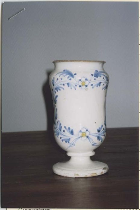 Pot à pharmacie