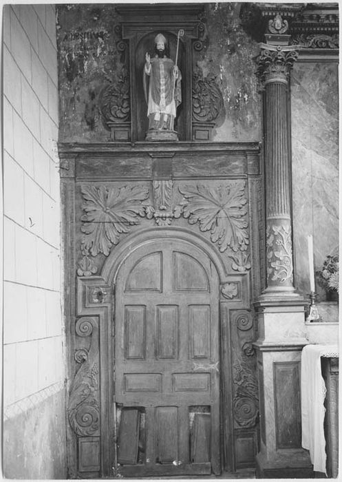 autel (maître-autel), dais d'autel, retable, tableau : Adoration des Mages, tabernacle et peinture monumentale (fresque) : Dieu le Père et anges adorateurs