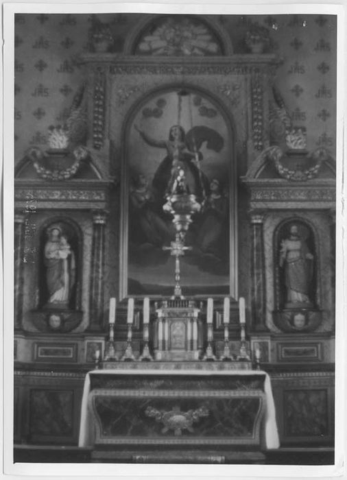 retable du maître-autel, tabernacle et deux statues : Vierge à l'Enfant et Saint Joseph - © Ministère de la Culture (France), Médiathèque du patrimoine et de la photographie, Tous droits réservés