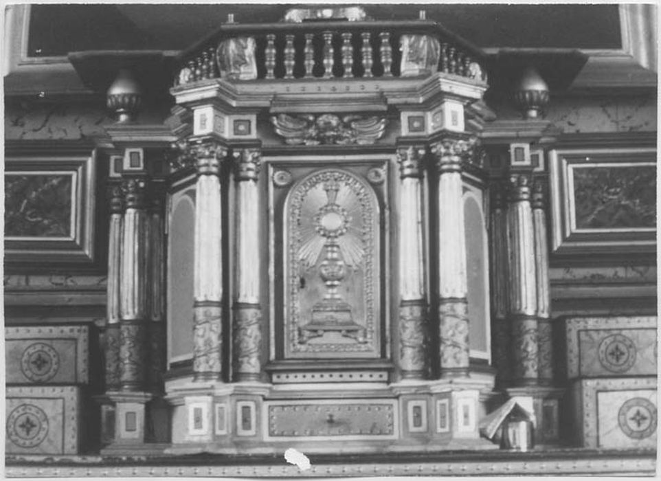 retable du maître-autel, tabernacle et deux statues : Vierge à l'Enfant et Saint Joseph - © Ministère de la Culture (France), Médiathèque du patrimoine et de la photographie, Tous droits réservés