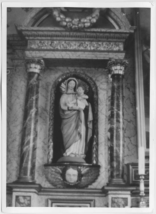 retable du maître-autel, tabernacle et deux statues : Vierge à l'Enfant et Saint Joseph - © Ministère de la Culture (France), Médiathèque du patrimoine et de la photographie, Tous droits réservés