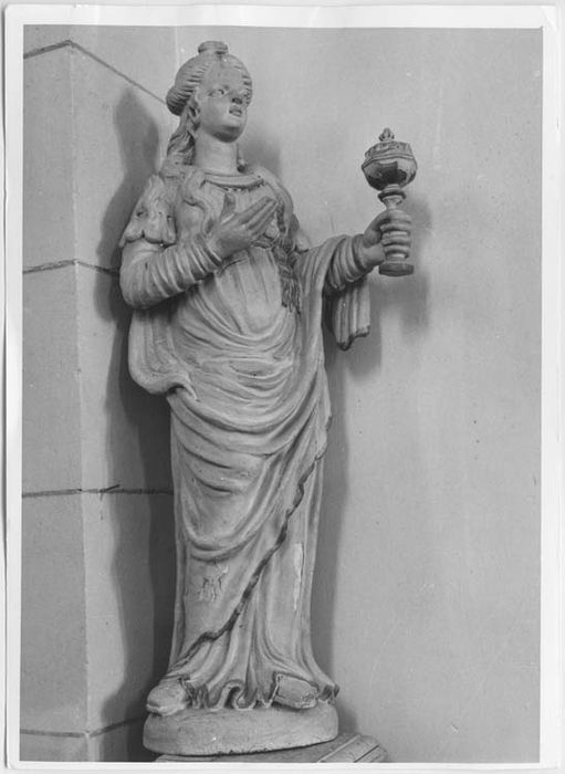 statue : Sainte Madeleine