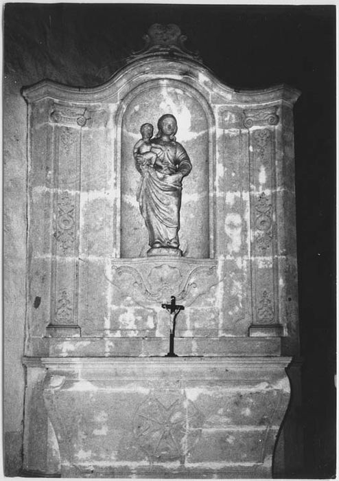 autel latéral nord et statue : Vierge à l'Enfant