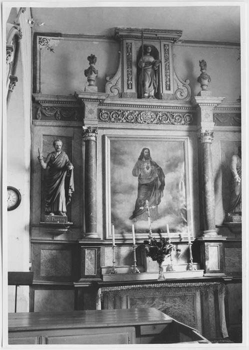 autel latéral sud, retable, tableau : Sacré-Coeur et trois statues : Saint Pierre, Saint Paul et Saint Jacques - © Ministère de la Culture (France), Médiathèque du patrimoine et de la photographie, Tous droits réservés