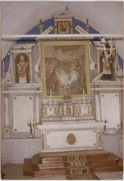 autel (maître-autel), retable, tabernacle, tableau : Nativité et deux statues : Saint Pierre et Saint Laurent - © Ministère de la Culture (France), Médiathèque du patrimoine et de la photographie, Tous droits réservés