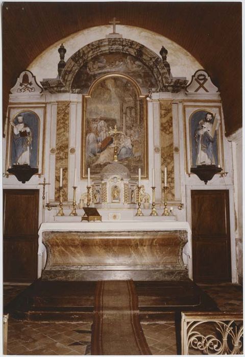 retable du maître-autel, tabernacle, tableau : Adoration des Mages et deux statues : Saint Pierre et Saint André - © Ministère de la Culture (France), Médiathèque du patrimoine et de la photographie, Tous droits réservés