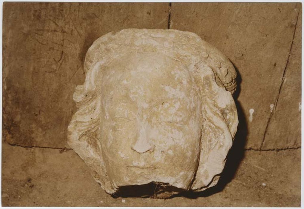 fragment de statue : Tête de sainte avec bandeau - © Ministère de la Culture (France), Médiathèque du patrimoine et de la photographie, Tous droits réservés