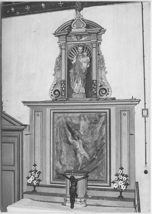 autel latéral sud, retable, tableau : Martyre de saint Sébastien et statue : Saint Joseph et l'Enfant - © Ministère de la Culture (France), Médiathèque du patrimoine et de la photographie, Tous droits réservés