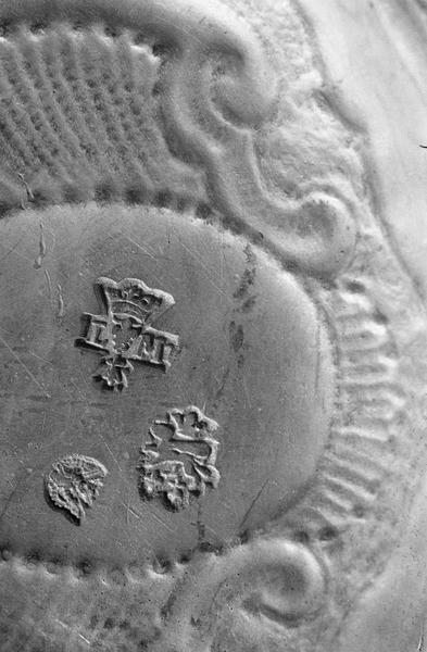 Croix-reliquaire : trois poinçons, dont lettres LM couronnée - © Ministère de la Culture (France), Médiathèque du patrimoine et de la photographie, diffusion GrandPalaisRmn Photo