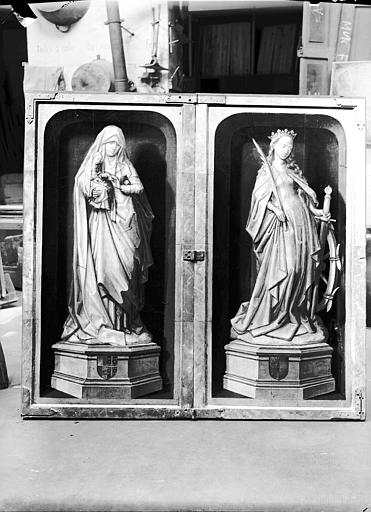 Retable en bois sculpté, peint et doré, volets extérieurs : sainte Anne, sainte Catherine, état après restauration