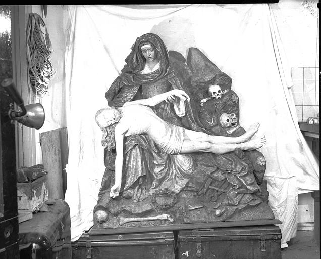 Groupe en bois peint : Vierge de Pitié