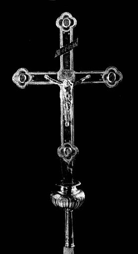 Croix processionnelle en argent et cabochons, verrerie : avers, état après restauration