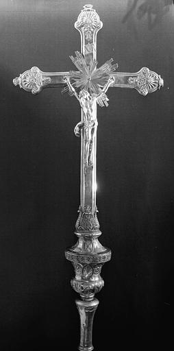 Croix processionnelle en argent : face, état avant restauration