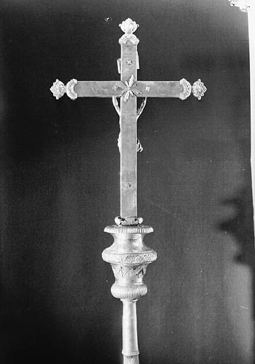 Croix processionnelle en argent : revers, état avant restauration - © Ministère de la Culture (France), Médiathèque du patrimoine et de la photographie, diffusion RMN-GP