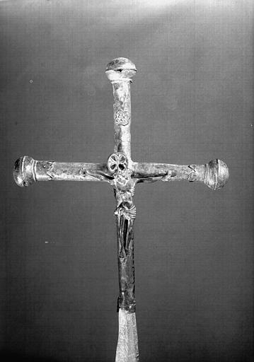 Croix processionnelle en laiton : avers