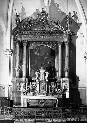 Retable du maître-autel en bois sculpté et doré