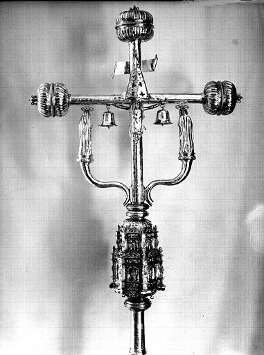 Croix processionnelle en argent : revers, état après restauration