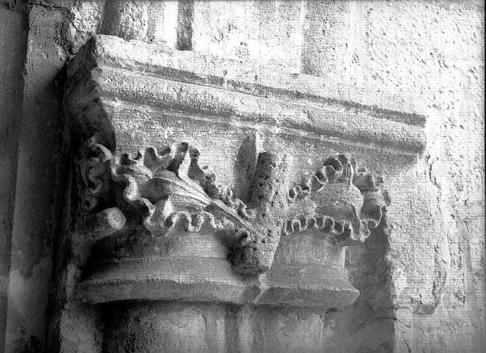 Cloître : Chapiteau de la galerie est