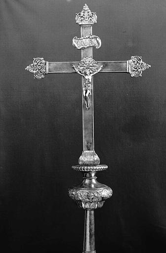 Croix processionnelle en argent (avers)