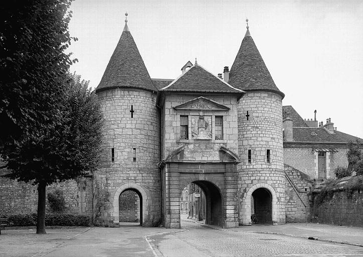 Porte Rivotte : façade du côté du faubourg Rivotte