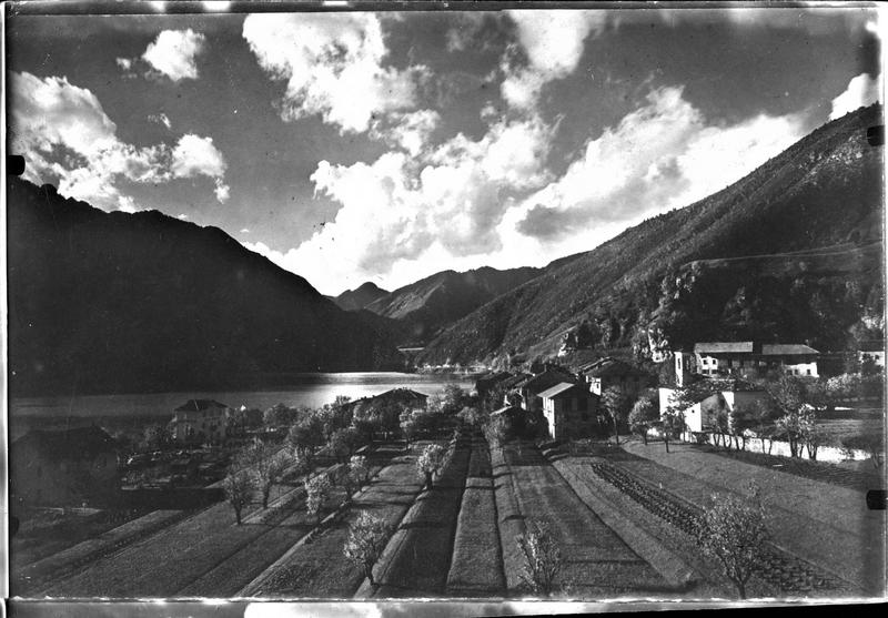 Coucher de soleil près de Mezzolago sur le lac de Ledro