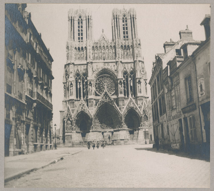 Façade ouest : perspective depuis la rue Libergier