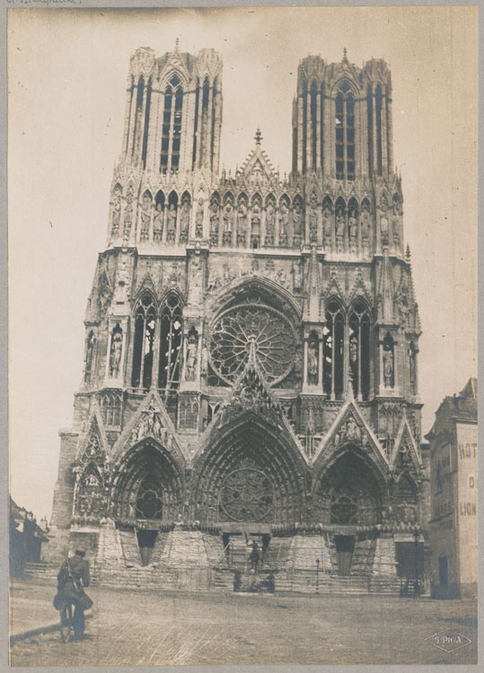 Façade ouest ; Protection des ébrasements par des sacs de terre