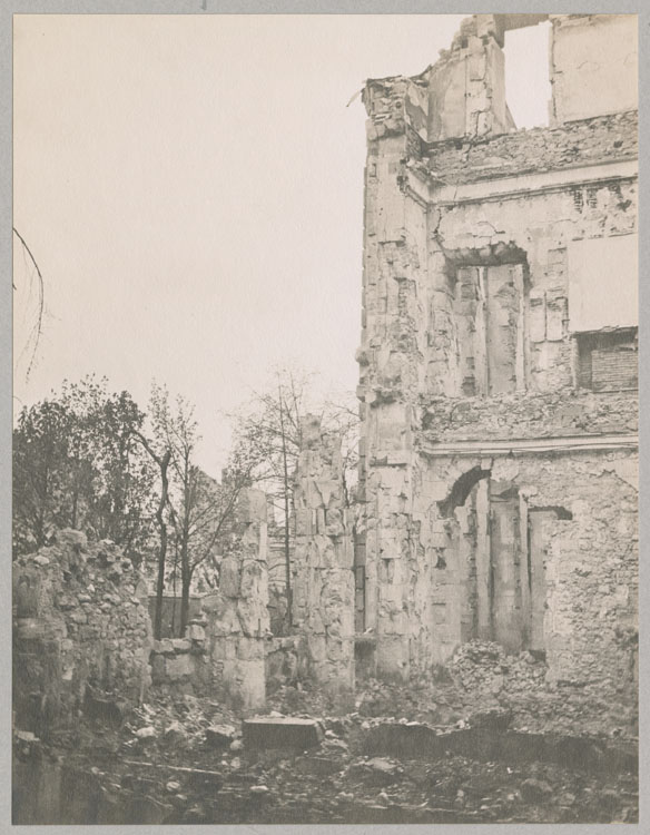 Ruines du palais archiépiscopal, après l'incendie