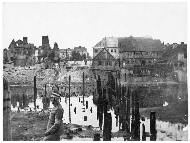 Les restes du pont que les Russes ont détruit pendant leur retraite