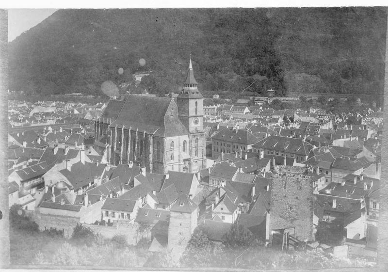 Vue générale de Kronstadt (en allemand), avec l'église Noire, la plus grande église gothique de Roumanie