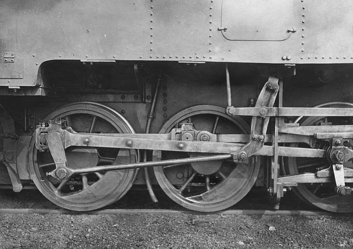 Bielle de locomotive faite en 4 morceaux