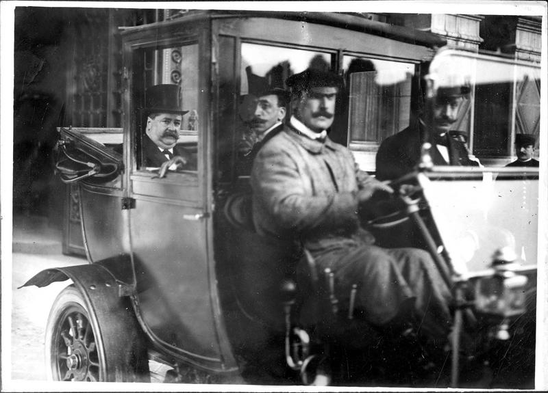 M. Rossi, maire de Turin, reçu à l'hôtel de Ville. M. Rossi quitte l'hôtel de Ville après la réception